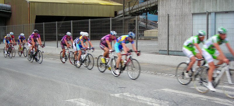 2011-08-05 33 GP Lorient Elite Peloton etire.JPG